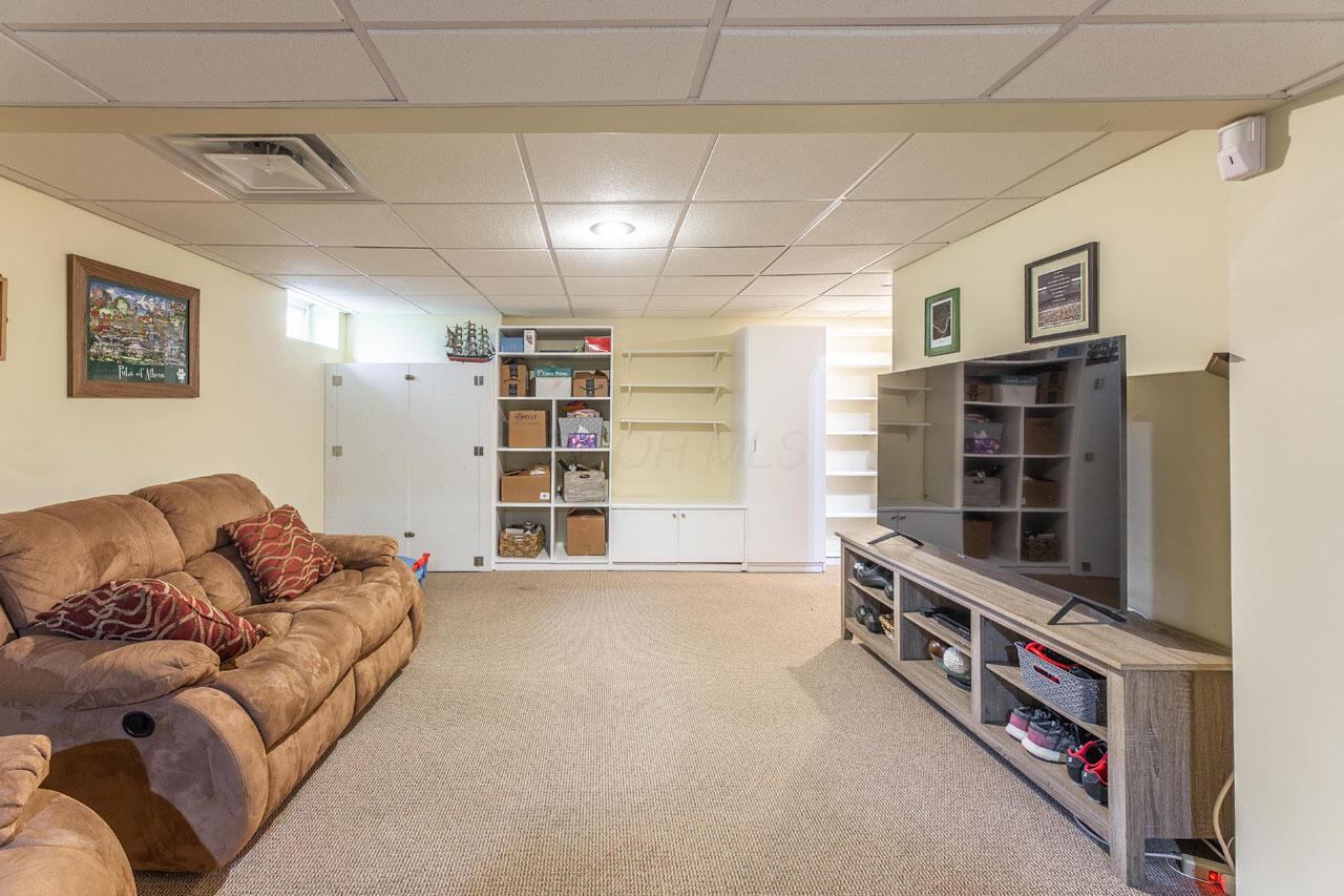 2643 Westrock Drive, Hilliard, Ohio image 33