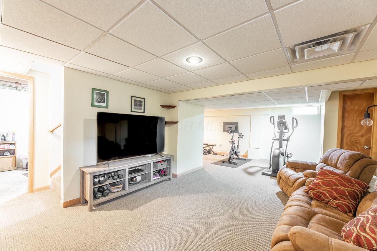 2643 Westrock Drive, Hilliard, Ohio image 32