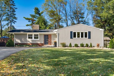 Photo of 2655 Mcvey Boulevard W, Columbus, OH 43235 (MLS # 225039922)