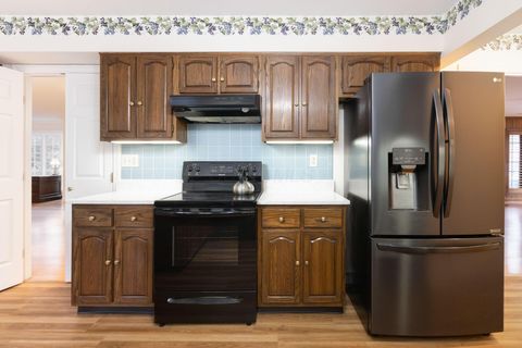 Tiny photo for 5671 Bastille Place, Columbus, OH 43213 (MLS # 226006298)