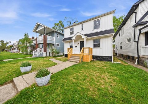 Photo of 1370 S Champion Avenue, Columbus, OH 43206 (MLS # 226013140)