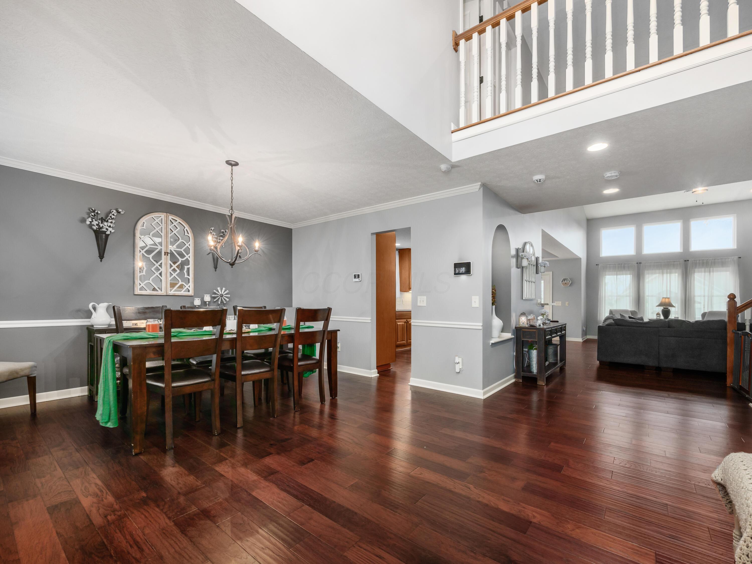 2019 Autumn Wind Drive, Grove City, Ohio image 3
