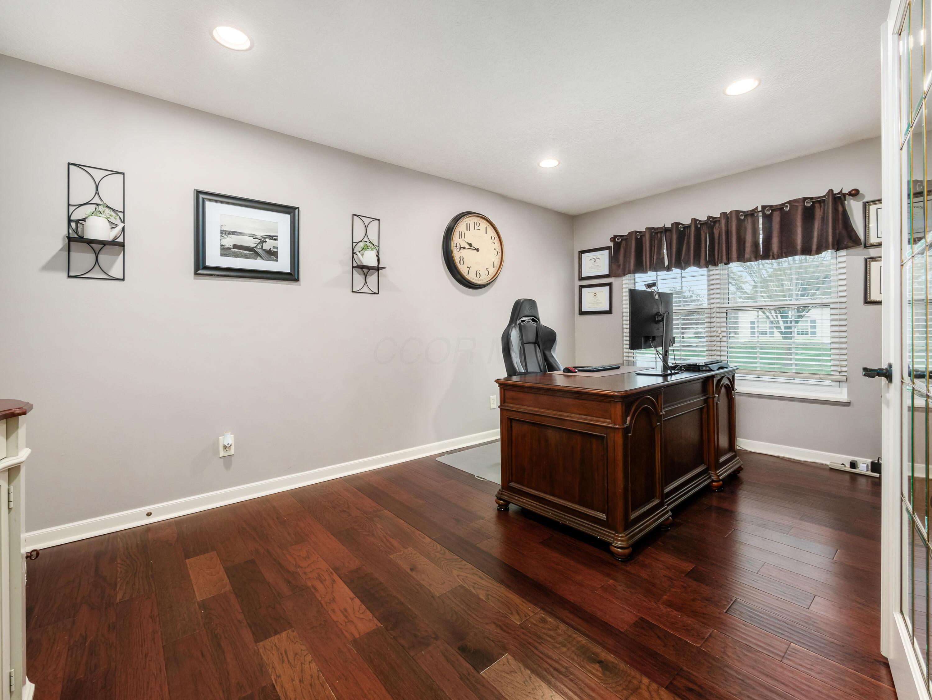 2019 Autumn Wind Drive, Grove City, Ohio image 13