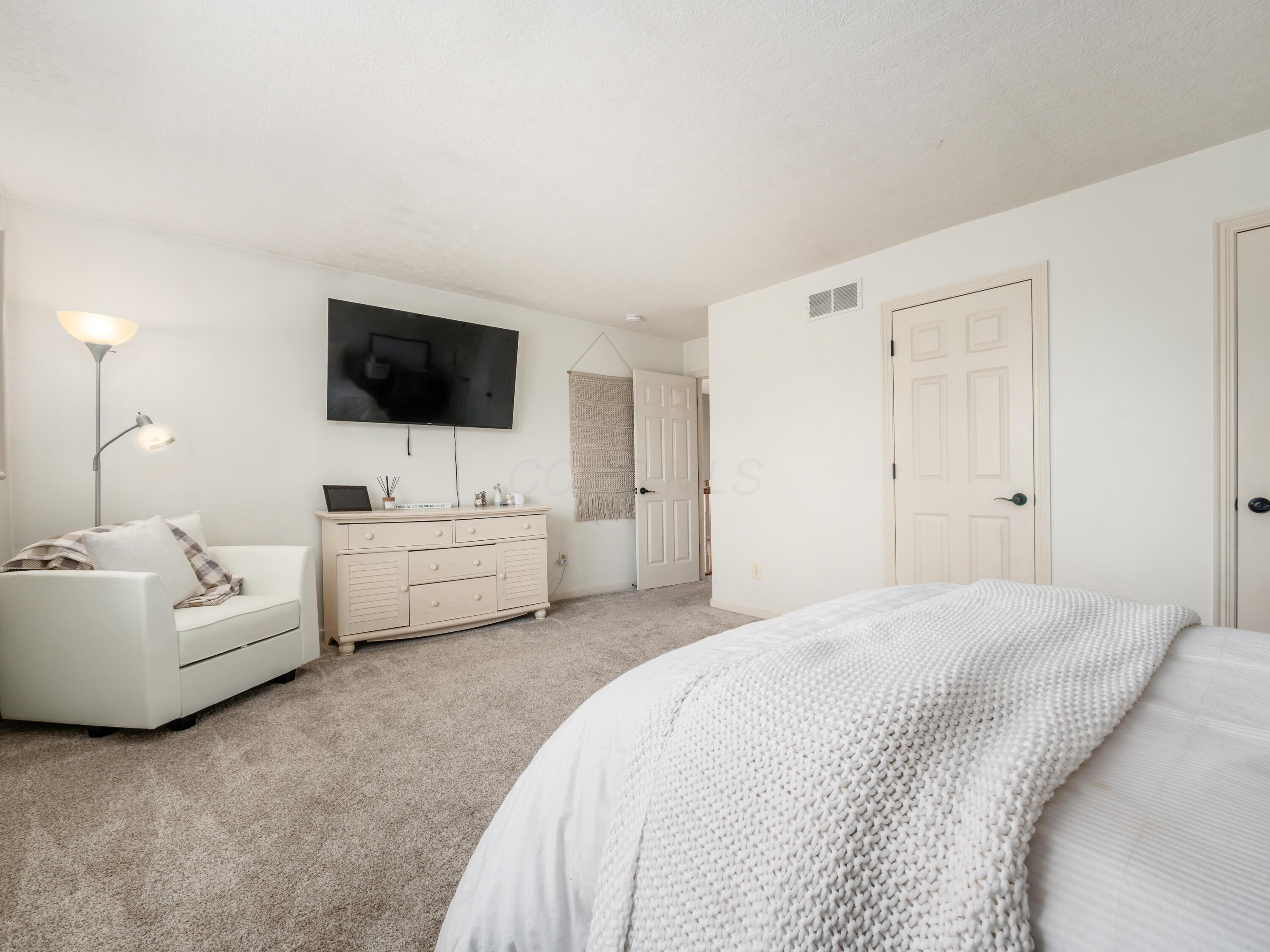 2019 Autumn Wind Drive, Grove City, Ohio image 19