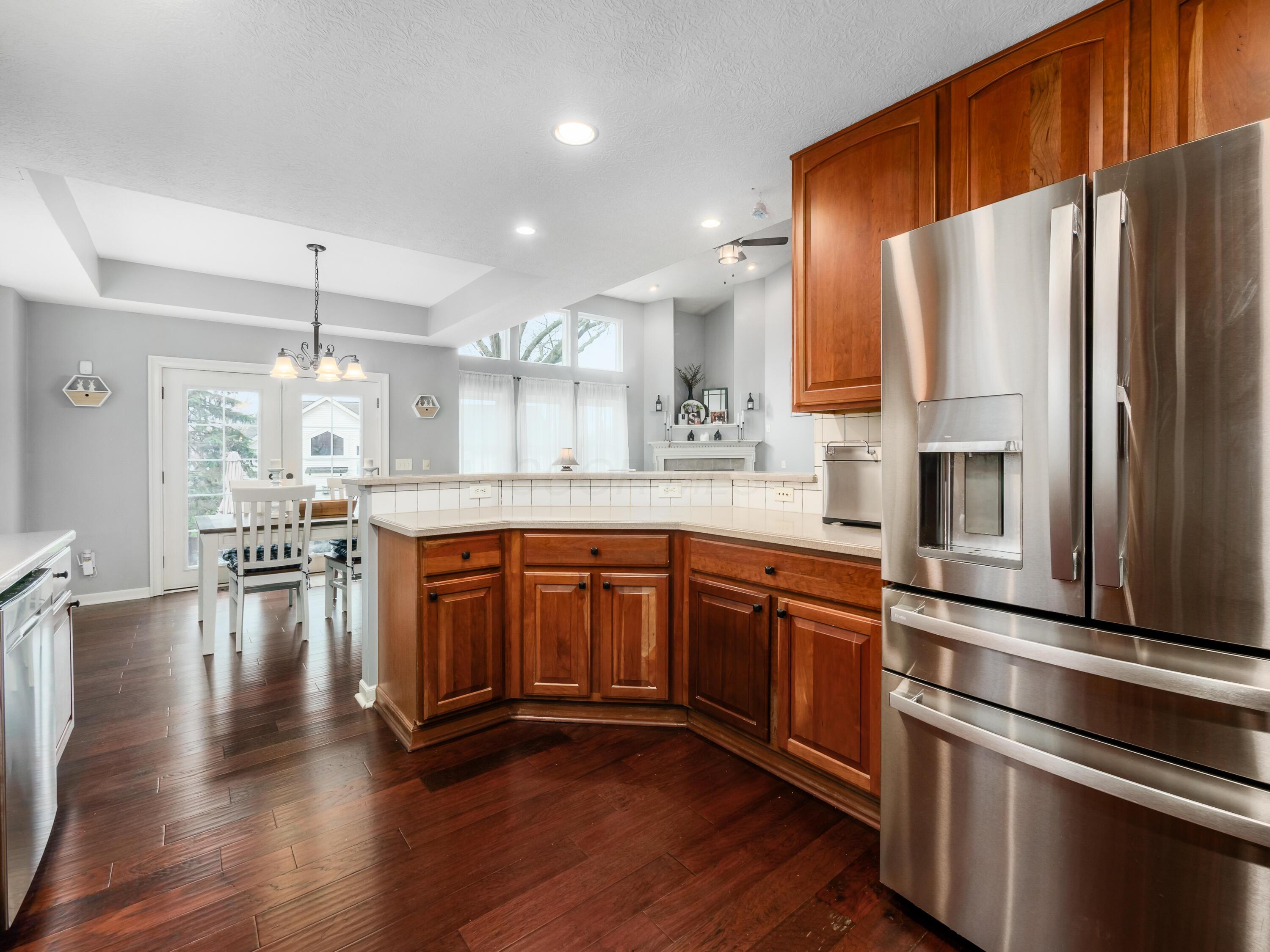 2019 Autumn Wind Drive, Grove City, Ohio image 11