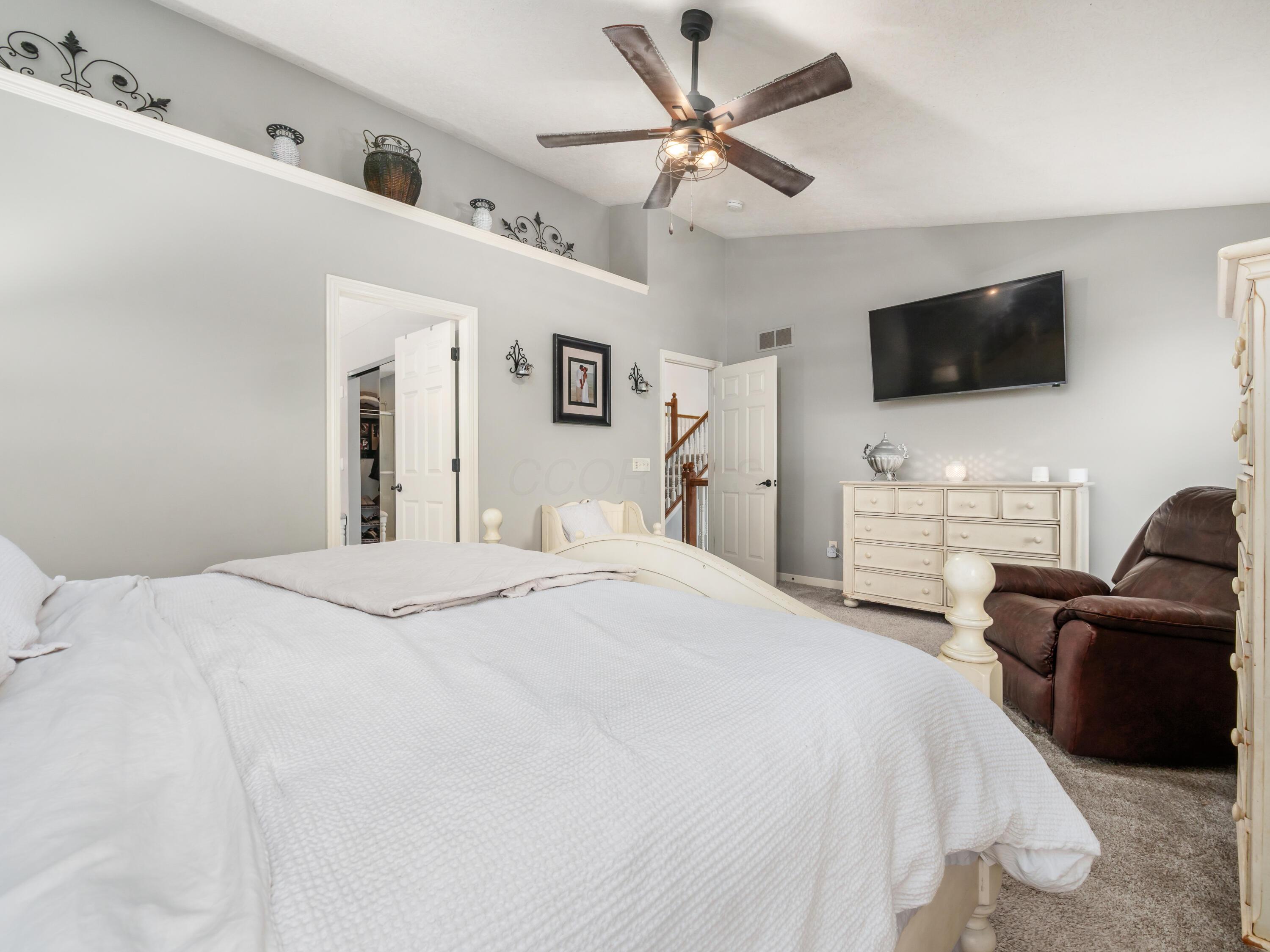2019 Autumn Wind Drive, Grove City, Ohio image 15