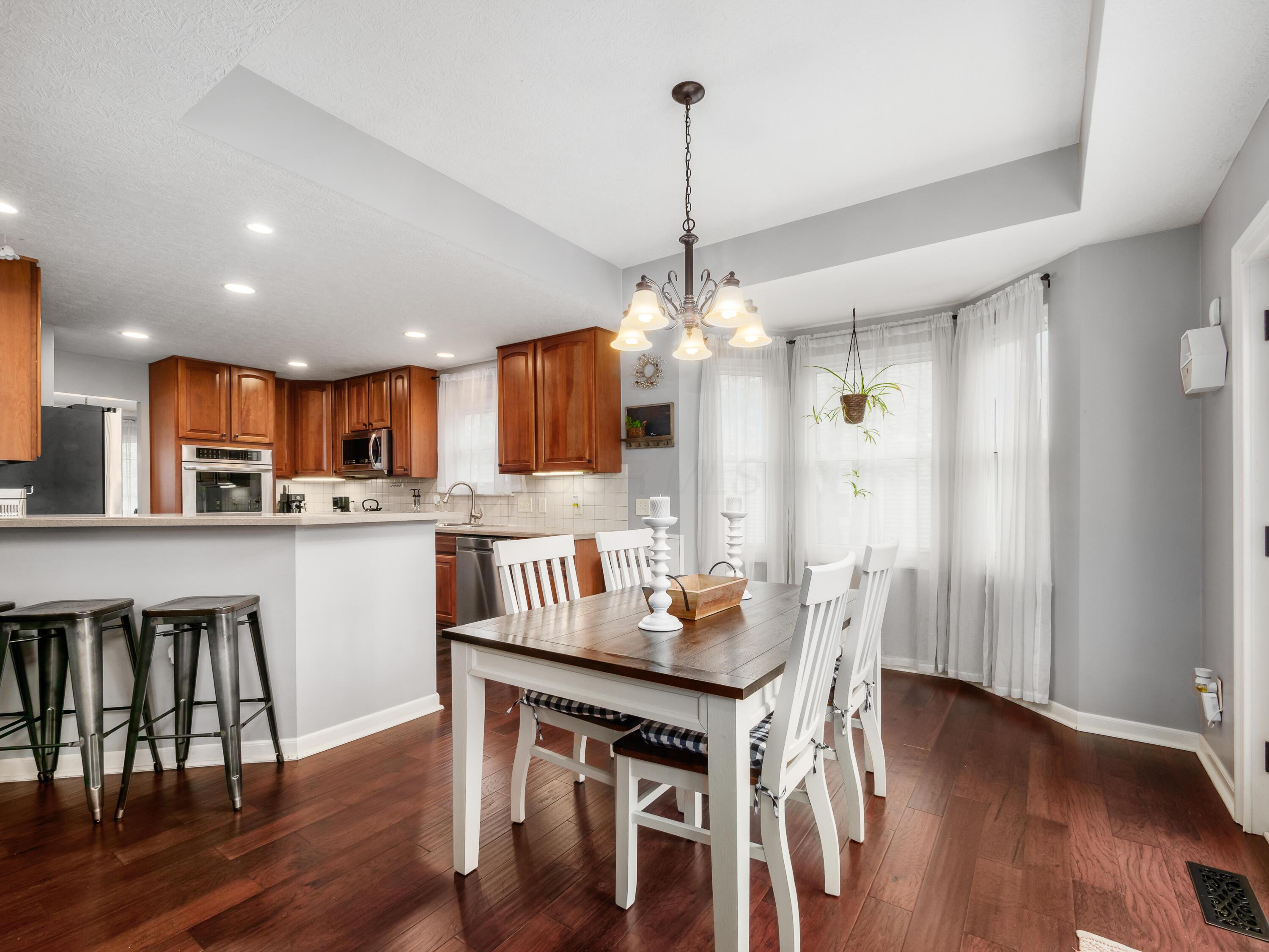 2019 Autumn Wind Drive, Grove City, Ohio image 7