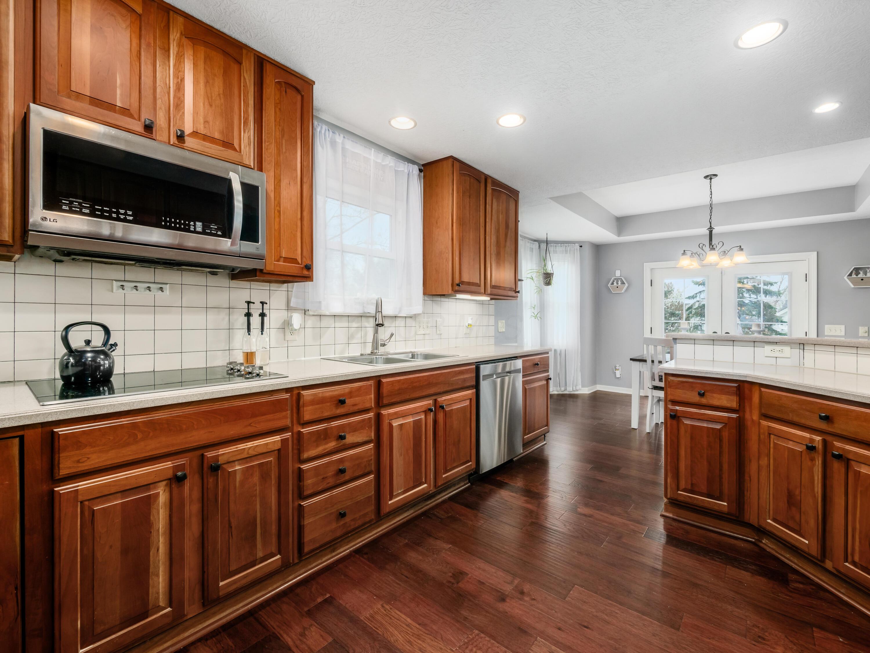 2019 Autumn Wind Drive, Grove City, Ohio image 10