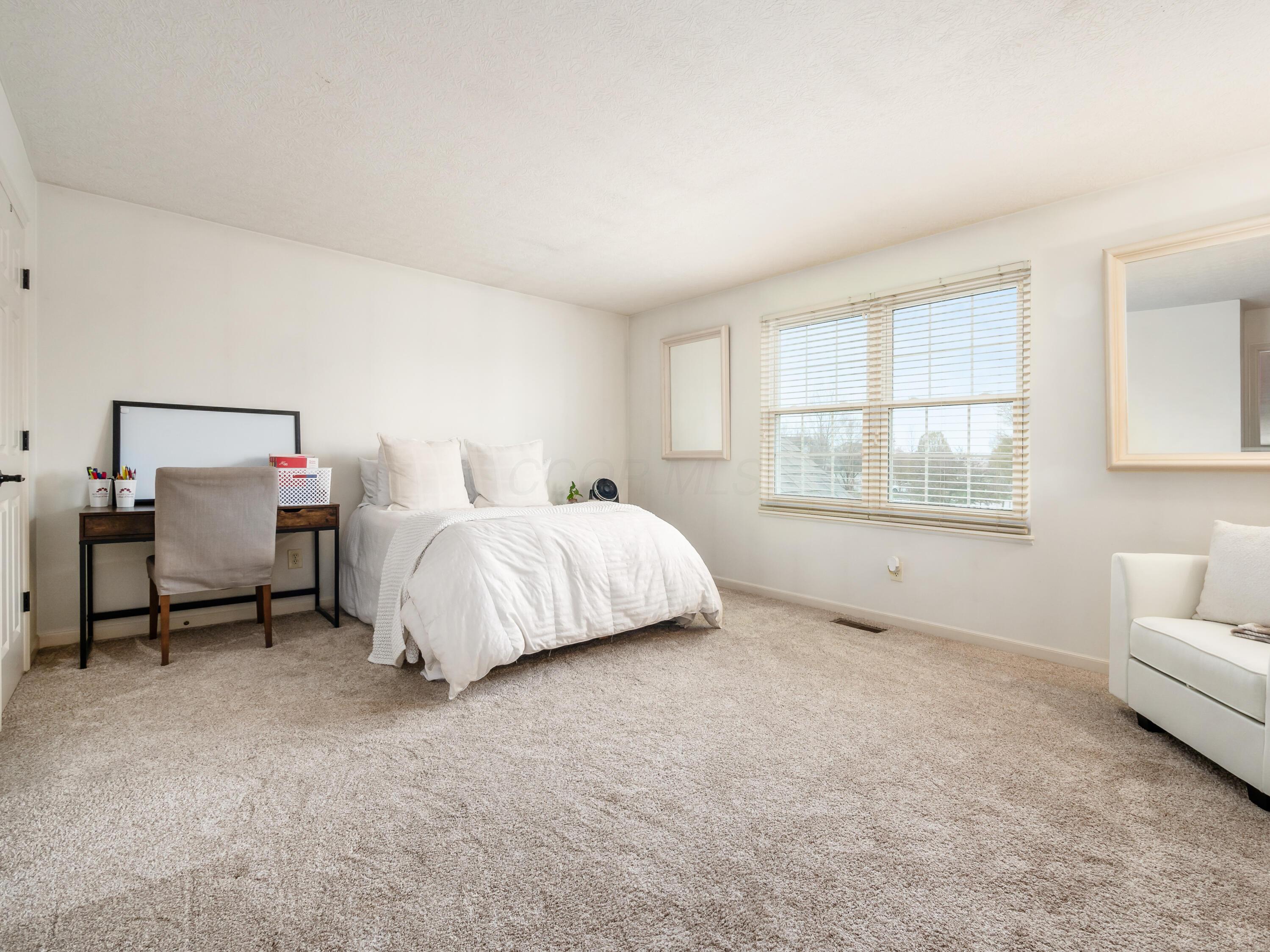 2019 Autumn Wind Drive, Grove City, Ohio image 18