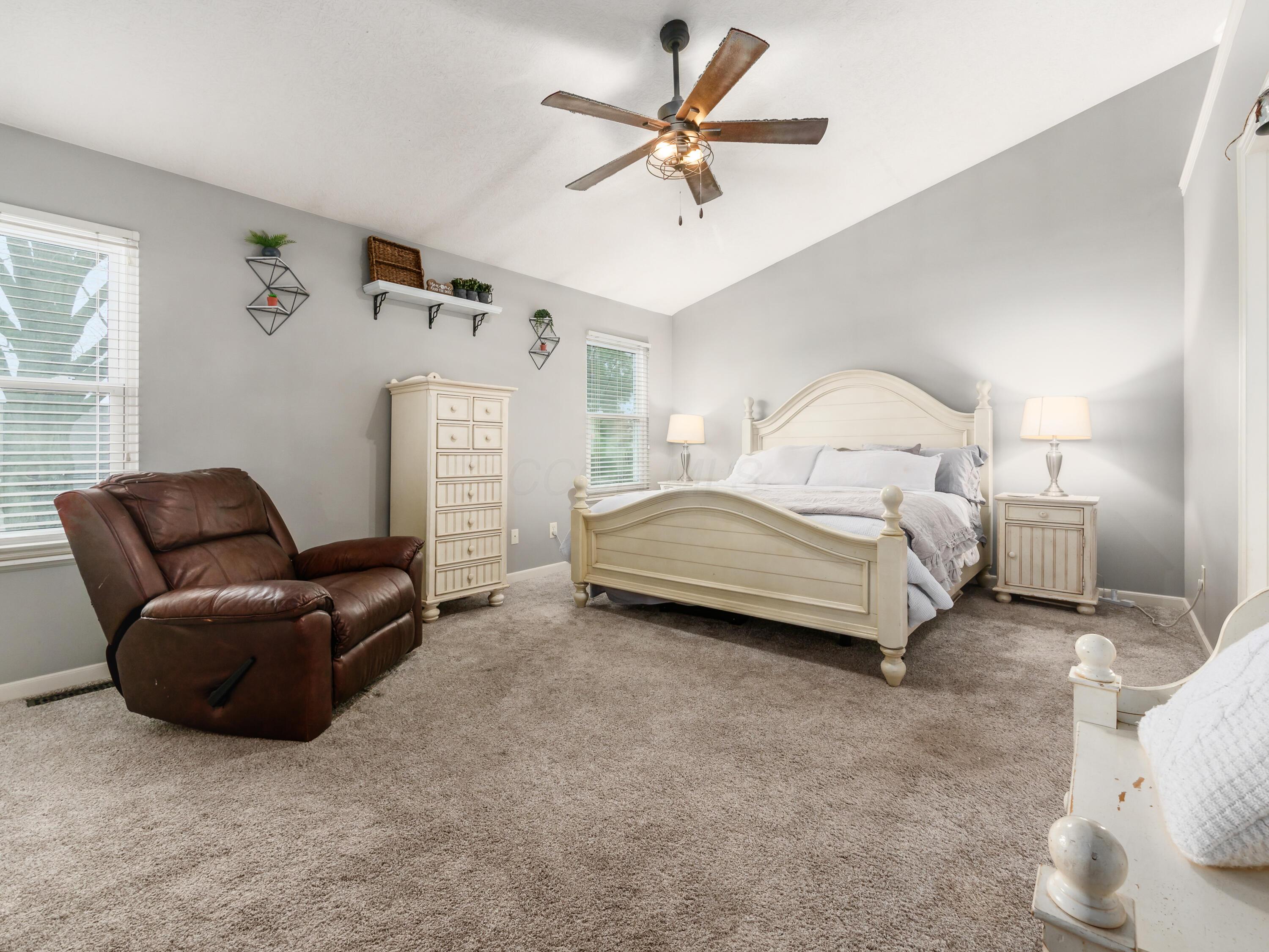 2019 Autumn Wind Drive, Grove City, Ohio image 14