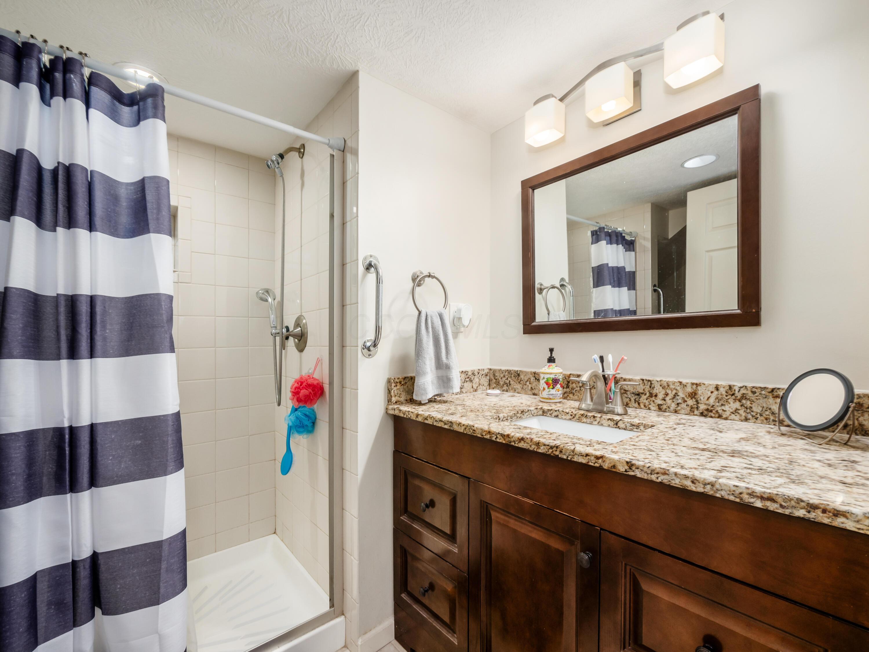 2019 Autumn Wind Drive, Grove City, Ohio image 28