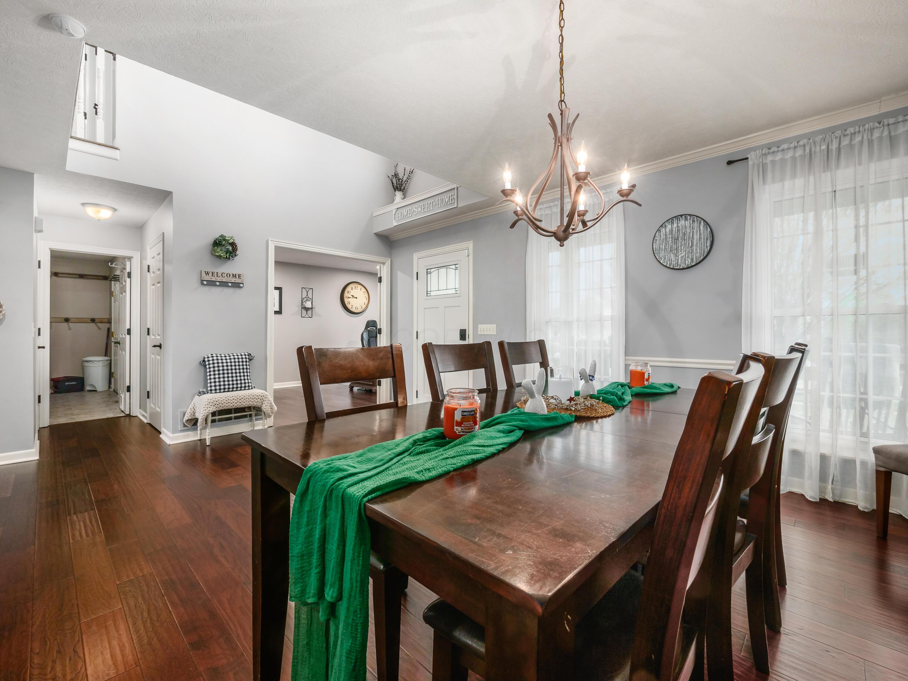 2019 Autumn Wind Drive, Grove City, Ohio image 6