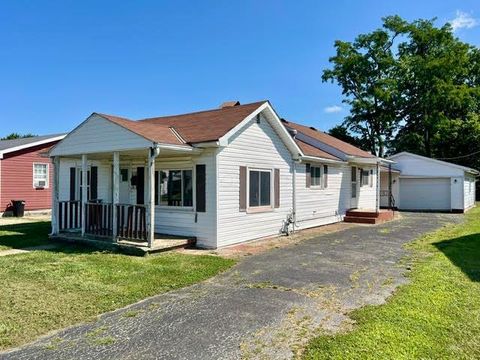 Photo of 1218 S Main Street, Washington Court House, OH 43160 (MLS # 226027733)