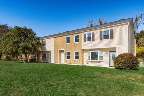 Photo of 1678 Park Row Drive B #B, Columbus, OH 43235 (MLS # 225040131)
