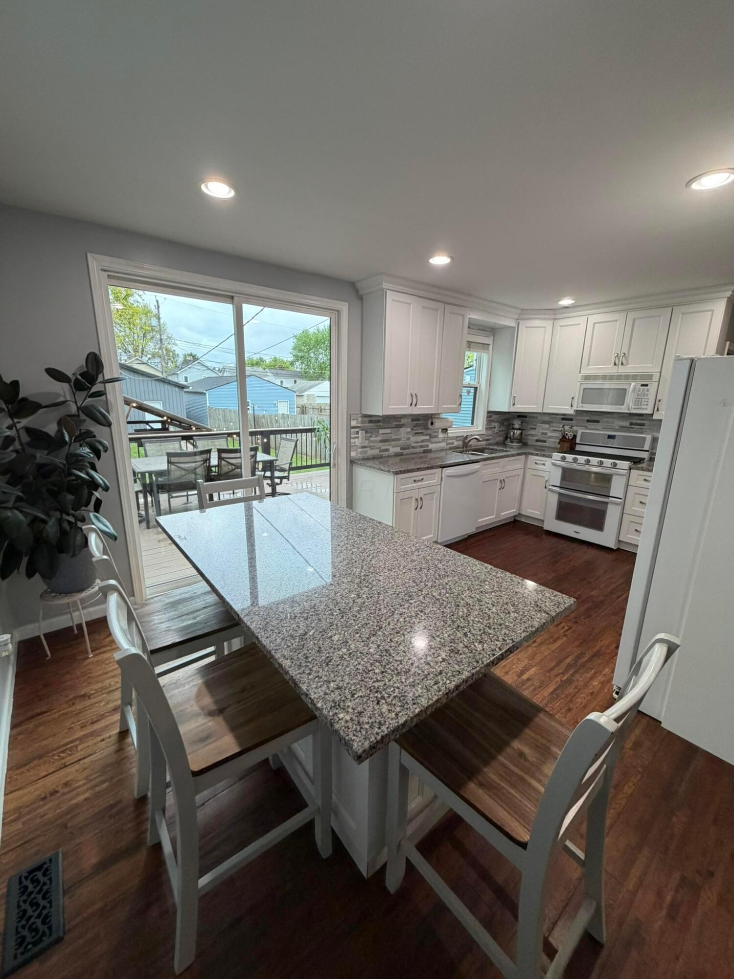 405 E Jenkins Avenue