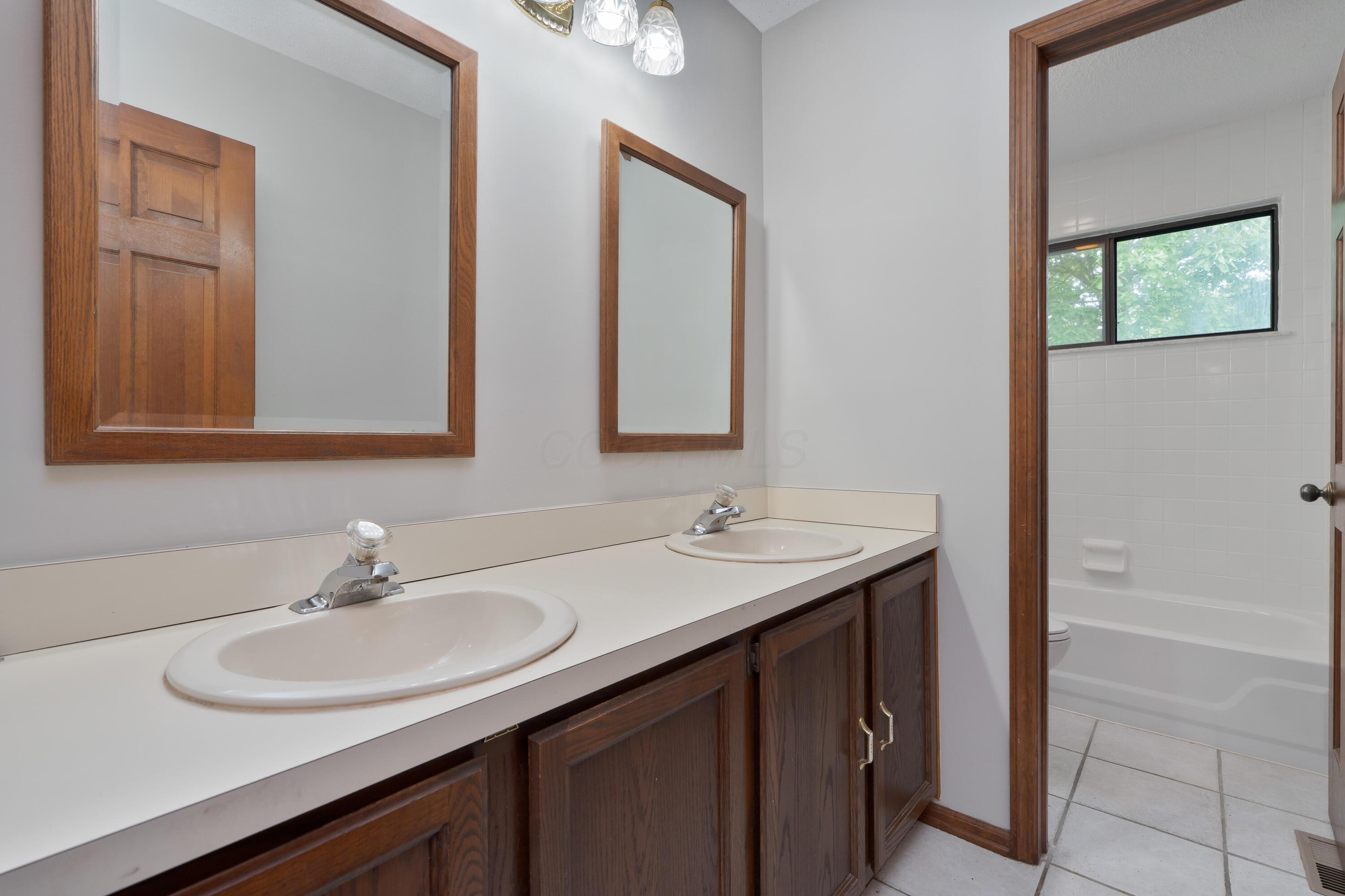 2321 Worthingwoods Boulevard, Powell, Ohio image 30