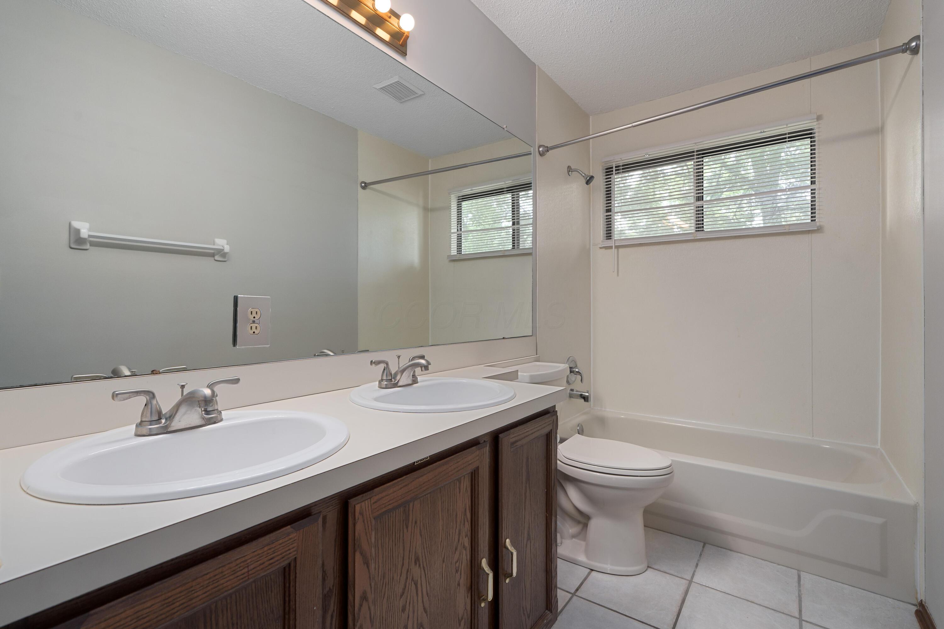 2321 Worthingwoods Boulevard, Powell, Ohio image 39