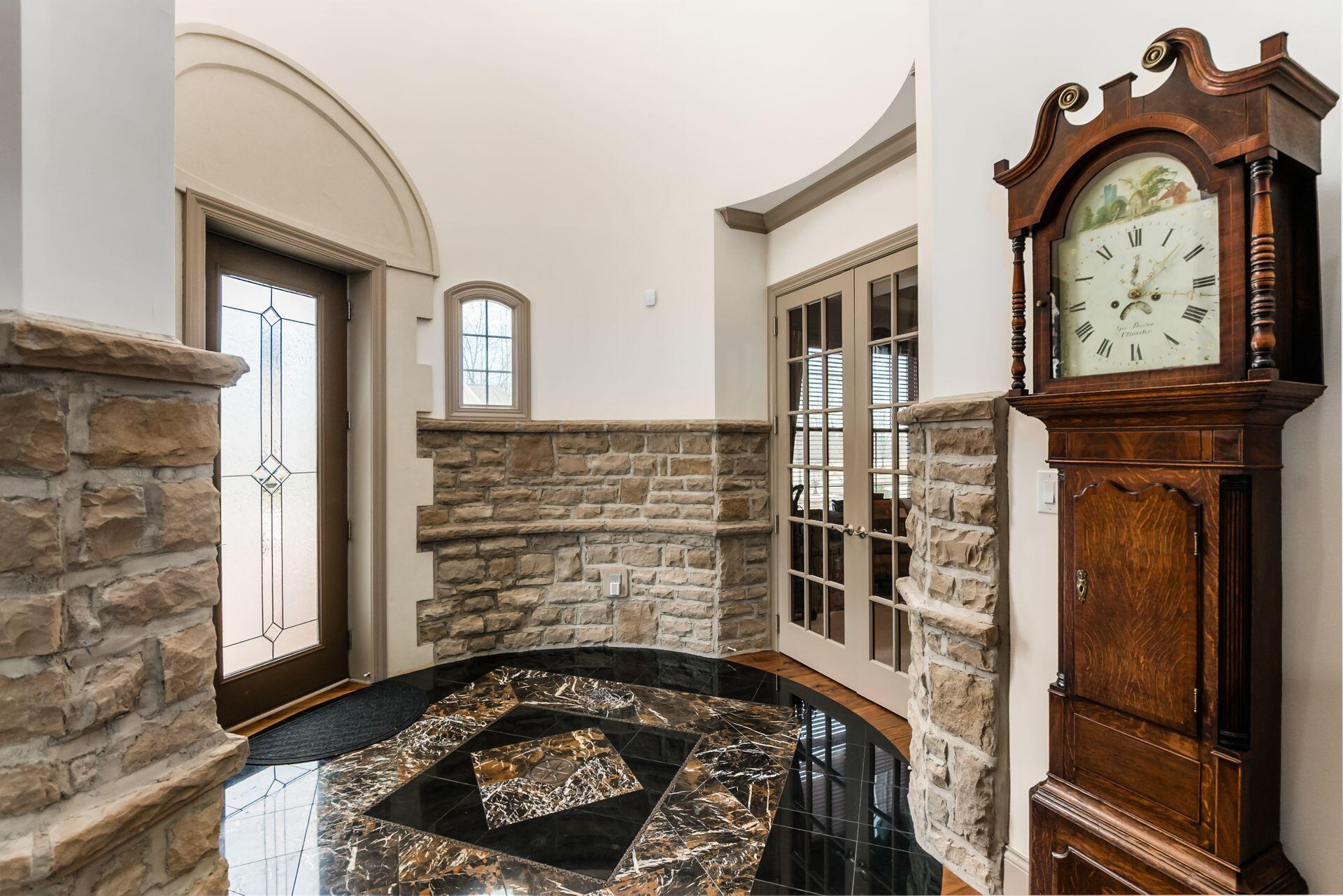 9347 Naples Lane, Dublin, Ohio image 2