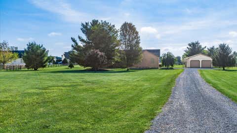 Photo of 8261 York Road SW, Pataskala, OH 43062 (MLS # 226015782)
