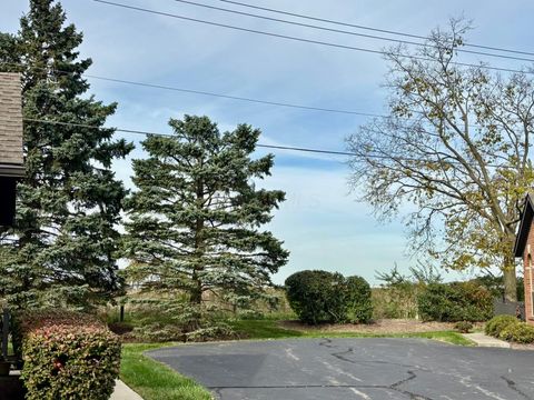 Tiny photo for 2560 Trotterslane Drive, Columbus, OH 43235 (MLS # 225039628)
