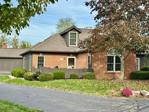 Photo of 2560 Trotterslane Drive, Columbus, OH 43235 (MLS # 225039628)