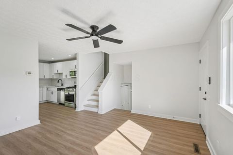Tiny photo for 3274 Parklane Avenue, Columbus, OH 43231 (MLS # 225037648)