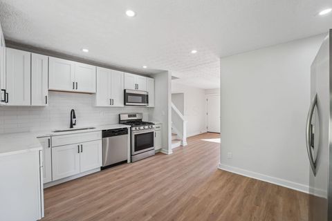 Tiny photo for 3274 Parklane Avenue, Columbus, OH 43231 (MLS # 225037648)