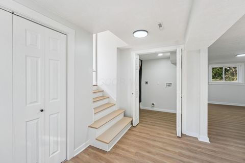 Tiny photo for 3274 Parklane Avenue, Columbus, OH 43231 (MLS # 225037648)