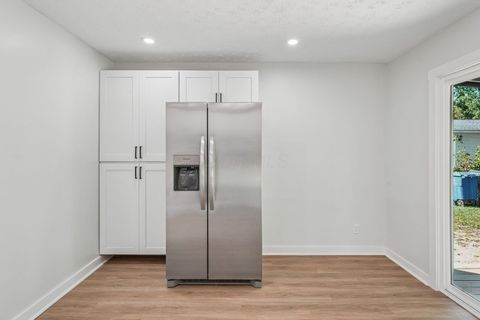 Tiny photo for 3274 Parklane Avenue, Columbus, OH 43231 (MLS # 225037648)