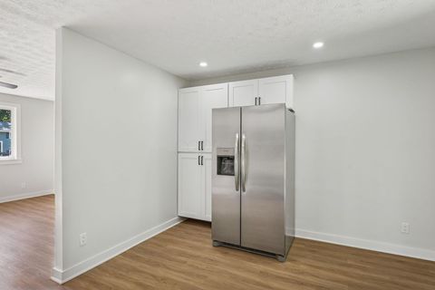 Tiny photo for 3274 Parklane Avenue, Columbus, OH 43231 (MLS # 225037648)