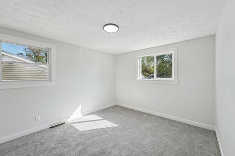 Tiny photo for 3274 Parklane Avenue, Columbus, OH 43231 (MLS # 225037648)