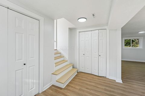 Tiny photo for 3274 Parklane Avenue, Columbus, OH 43231 (MLS # 225037648)