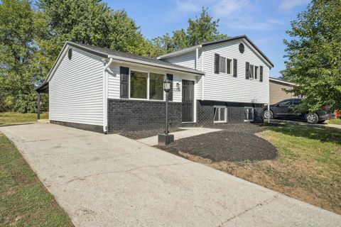 Tiny photo for 3274 Parklane Avenue, Columbus, OH 43231 (MLS # 225037648)
