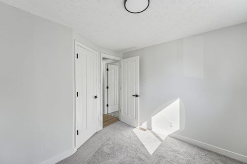Tiny photo for 3274 Parklane Avenue, Columbus, OH 43231 (MLS # 225037648)