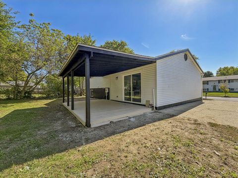Tiny photo for 3274 Parklane Avenue, Columbus, OH 43231 (MLS # 225037648)
