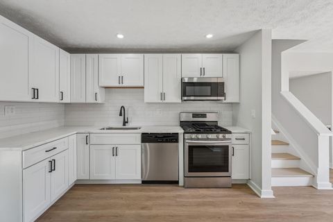 Tiny photo for 3274 Parklane Avenue, Columbus, OH 43231 (MLS # 225037648)