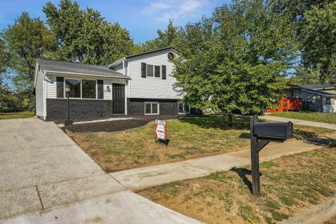 Tiny photo for 3274 Parklane Avenue, Columbus, OH 43231 (MLS # 225037648)