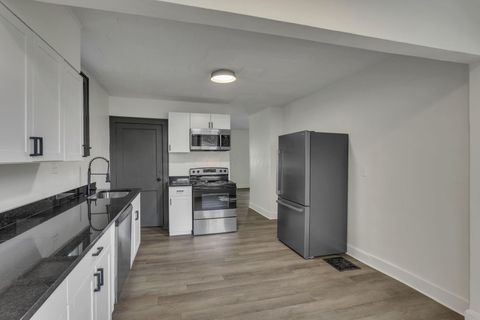 Tiny photo for 141 S Kensington Place, Springfield, OH 45504 (MLS # 225037227)