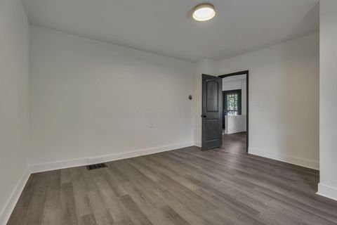 Tiny photo for 141 S Kensington Place, Springfield, OH 45504 (MLS # 225037227)