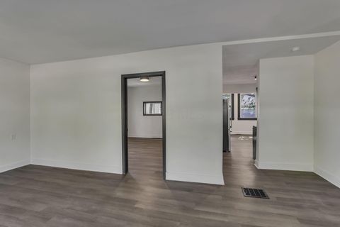 Tiny photo for 141 S Kensington Place, Springfield, OH 45504 (MLS # 225037227)