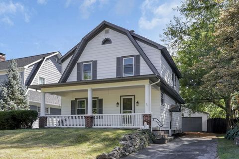 Photo of 141 S Kensington Place, Springfield, OH 45504 (MLS # 225037227)
