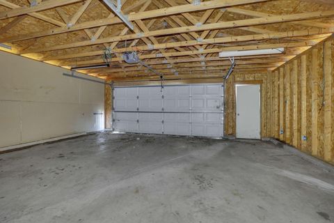 Tiny photo for 141 S Kensington Place, Springfield, OH 45504 (MLS # 225037227)