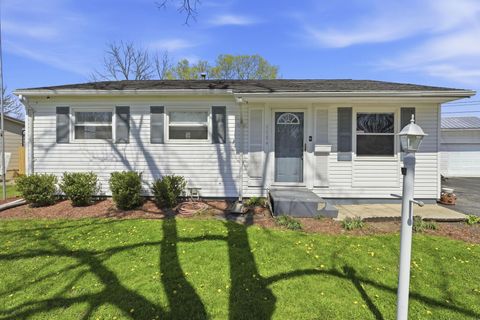 Photo of 5584 Newport Court, Columbus, OH 43232 (MLS # 226011085)