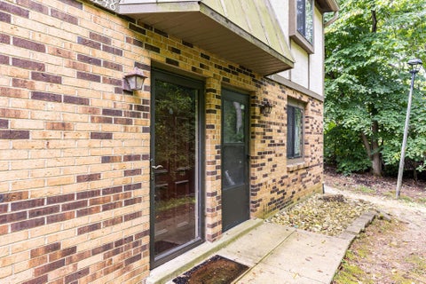 Tiny photo for 3248 Summertime Court 19 #19, Columbus, OH 43221 (MLS # 226029235)