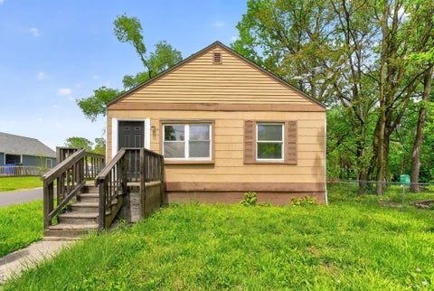 Photo of 1406 E 18th Avenue, Columbus, OH 43211 (MLS # 226020283)