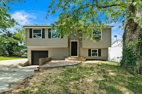 Photo of 2606 Blue Rock Boulevard, Grove City, OH 43123 (MLS # 226018309)