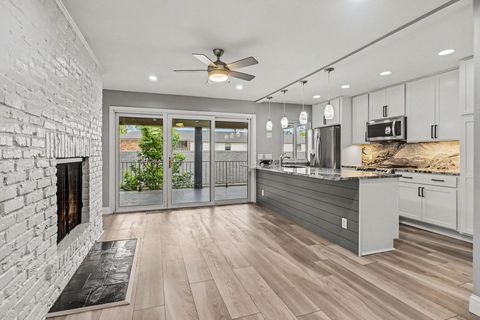 Photo of 922 Chatham Lane B #B, Columbus, OH 43221 (MLS # 226015845)