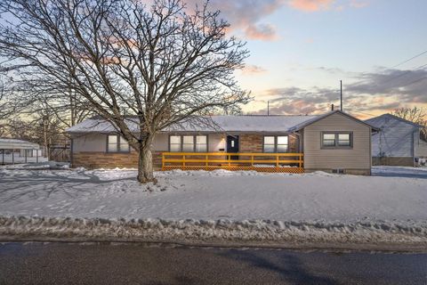 Photo of 1550 Idlewild Drive, Columbus, OH 43232 (MLS # 226003904)