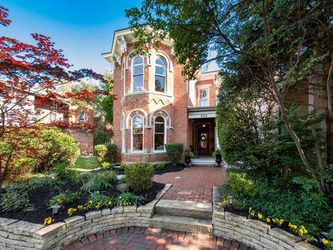Photo of 320 W 3rd Avenue, Columbus, OH 43201 (MLS # 226016637)