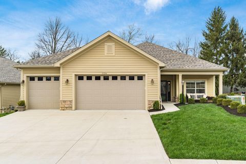 Photo of 1126 Cross Creeks Ridge, Pickerington, OH 43147 (MLS # 226010051)